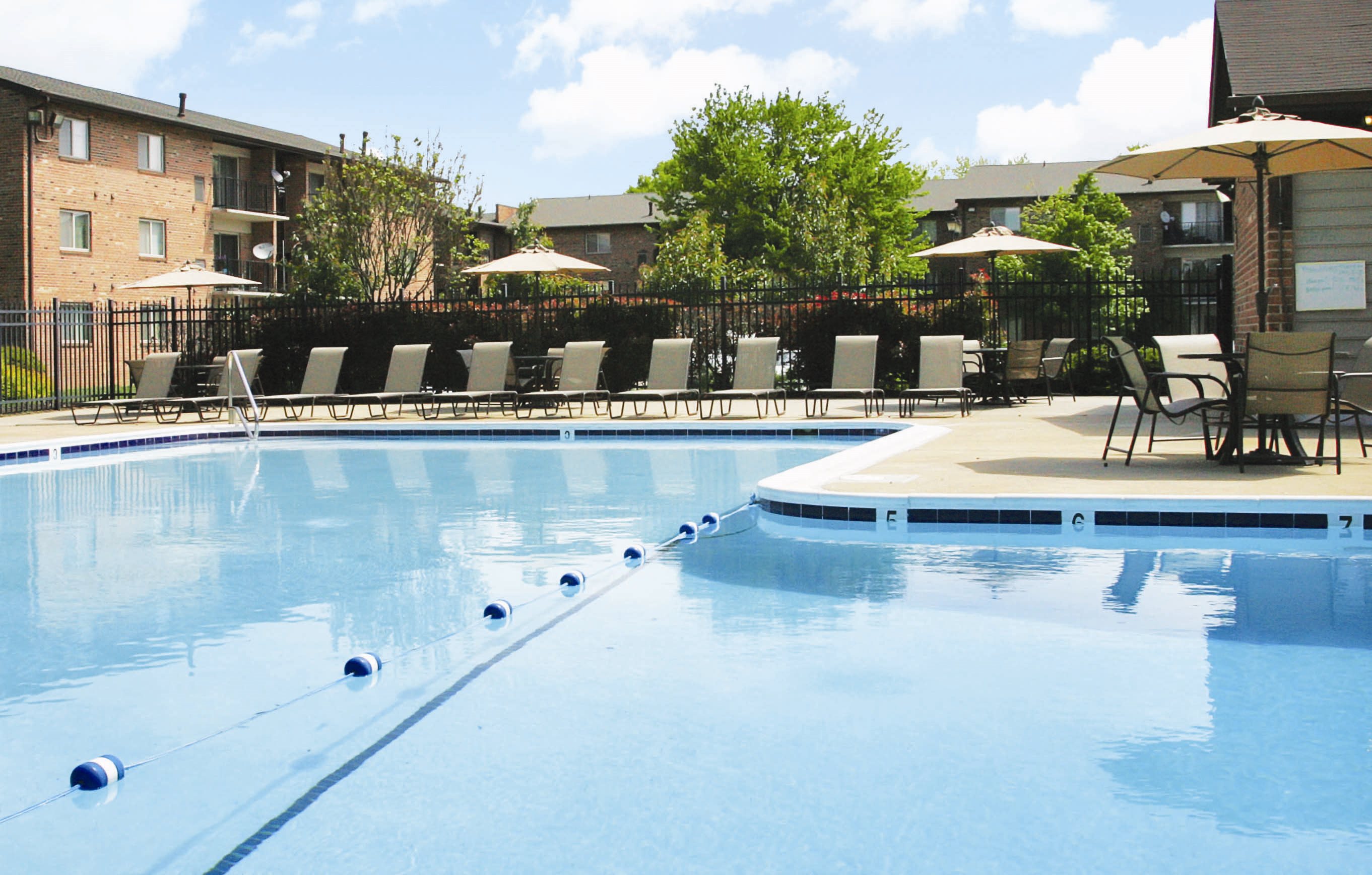 The Manor/The Manor East Apartments Apartments in Leesburg, VA